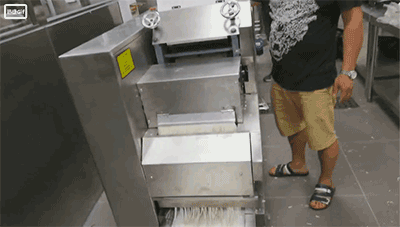 5bfe0fcf5736b.gif 面條機(jī).gif